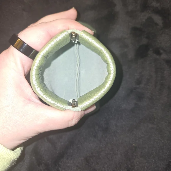 Portland Leather Penny Pouch in Beetle - Picture 3 of 3